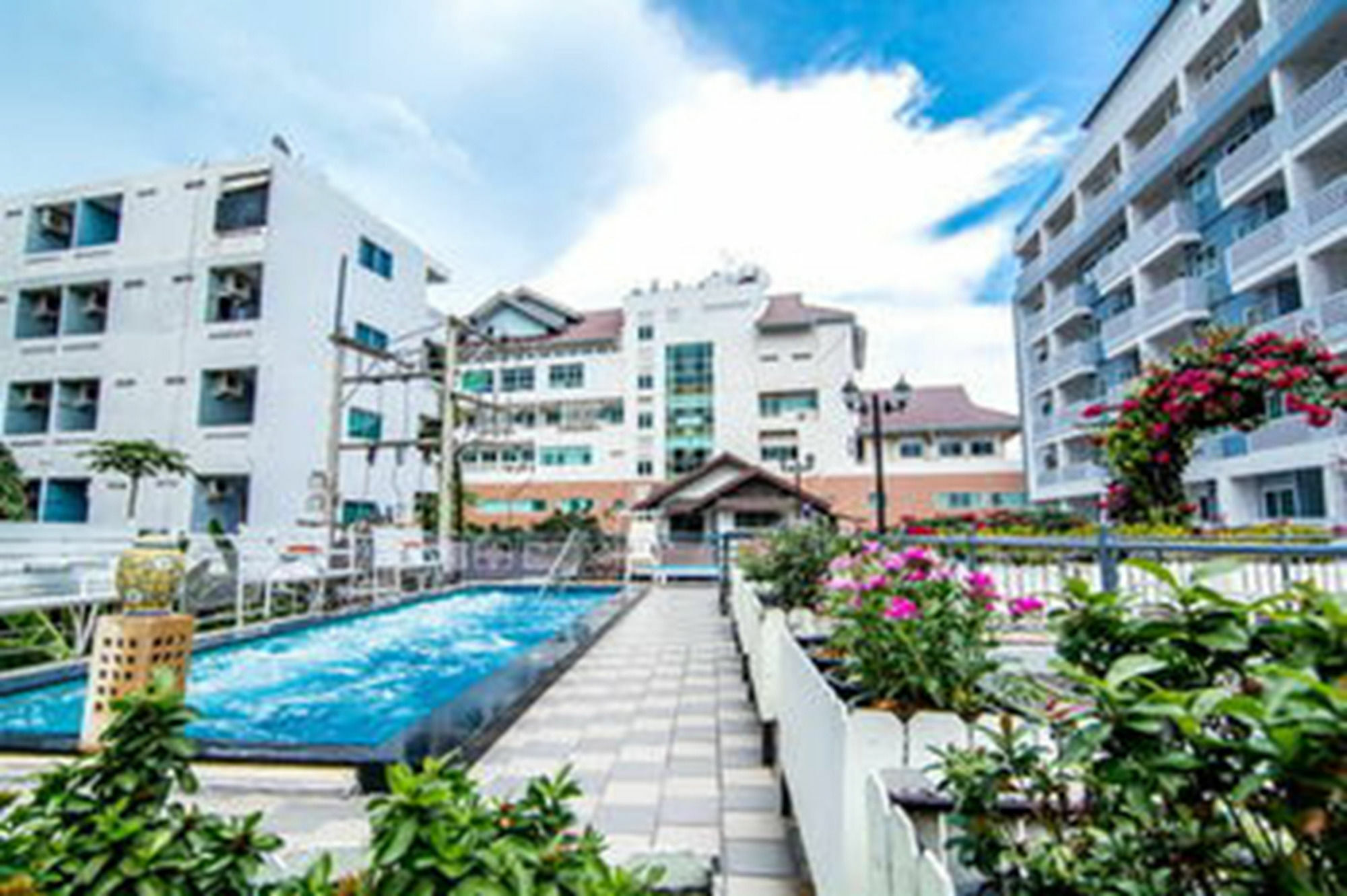 Sutus Court 2 Pattaya Exterior foto